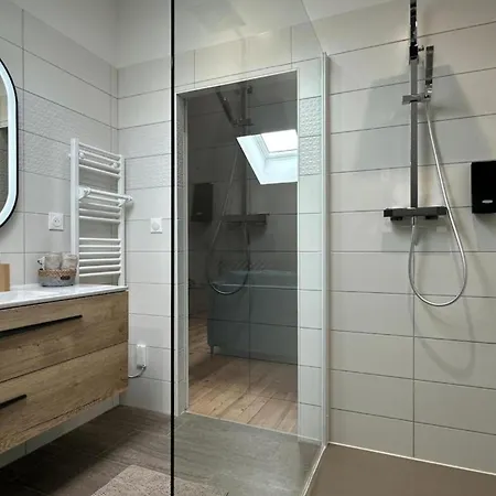 Le Rocher Des Costes *