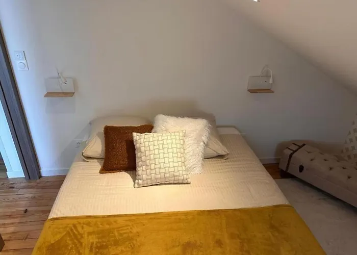 Le Rocher Des Costes *